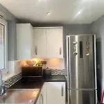 Beautiful 1 Bedroom House With Garden