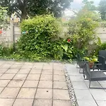 Beautiful 1 Bedroom House With Garden
