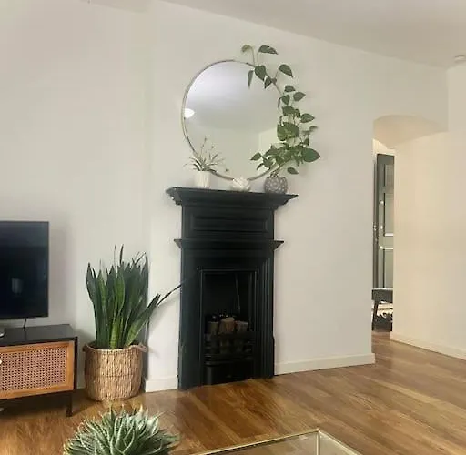 Beautiful 1 Bedroom House With Garden