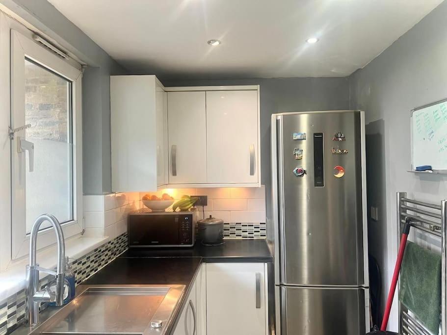 Beautiful 1 Bedroom House With Garden *