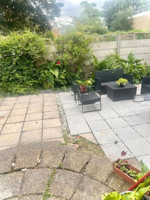 Beautiful 1 Bedroom House With Garden Appartamento