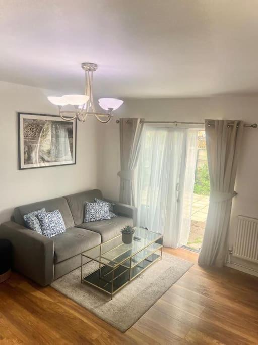 Beautiful 1 Bedroom House With Garden Appartamento *