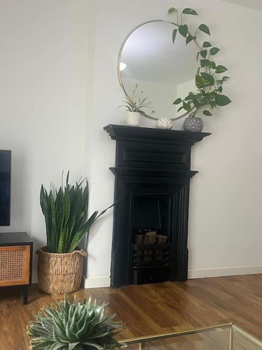Beautiful 1 Bedroom House With Garden Londra