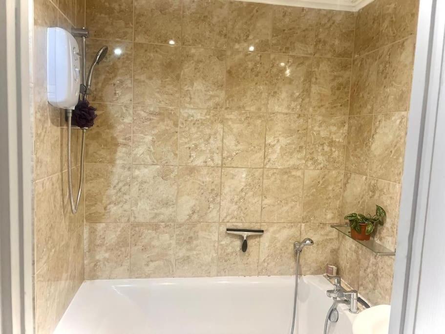 Appartamento Beautiful 1 Bedroom House With Garden